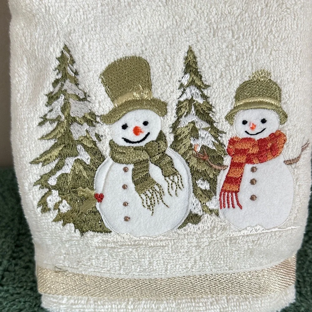 Arctic Holiday Festive Snowman ⛄️ Hand Towels Set of 2 NEW!